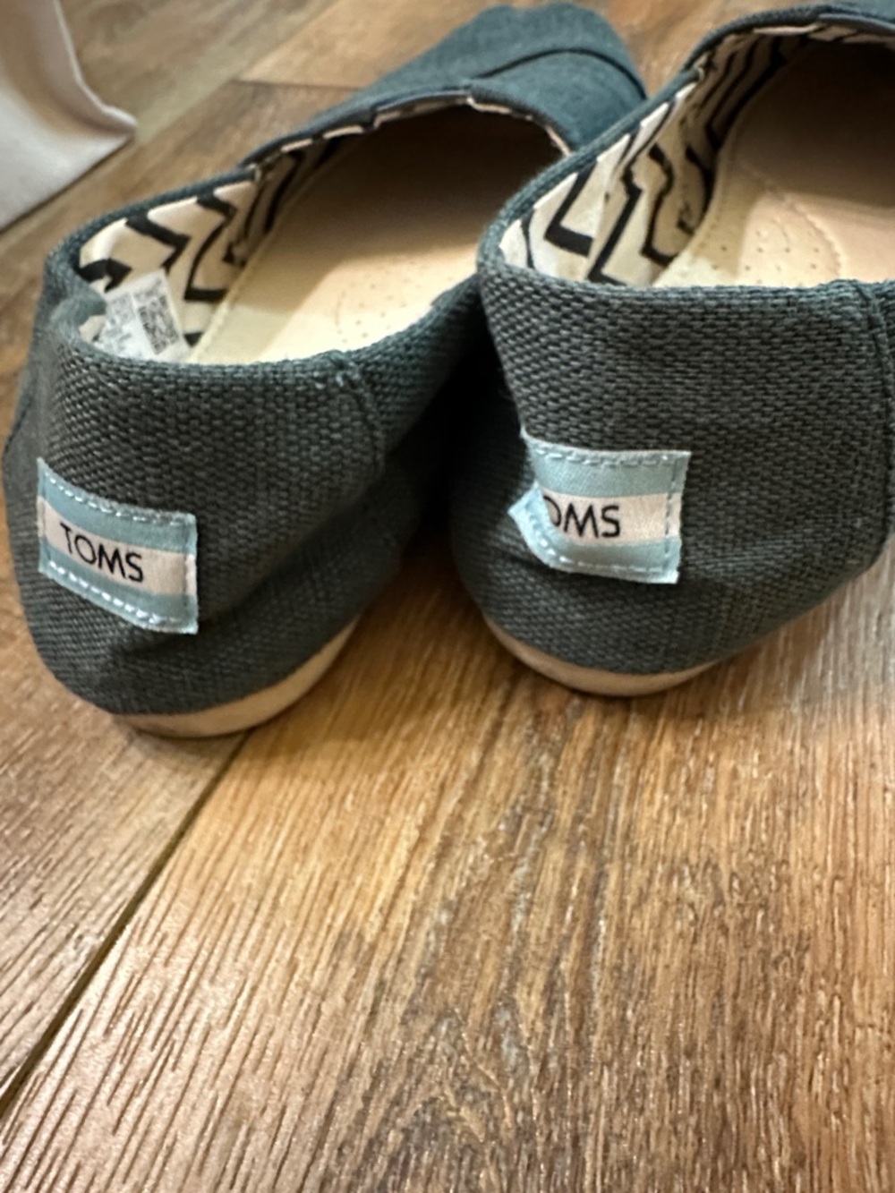 Green Canvas Toms women’s size 7.5 slip on casual shoes - Picture 6 of 8